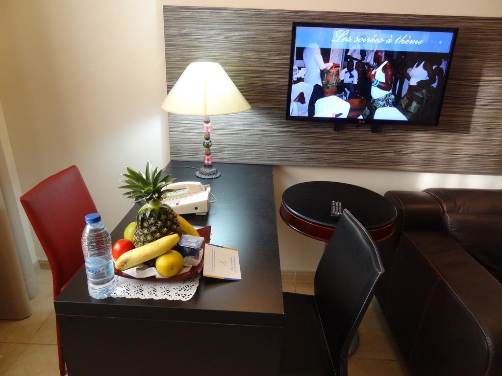 Hotel Residence La Falaise Douala Bagian luar foto