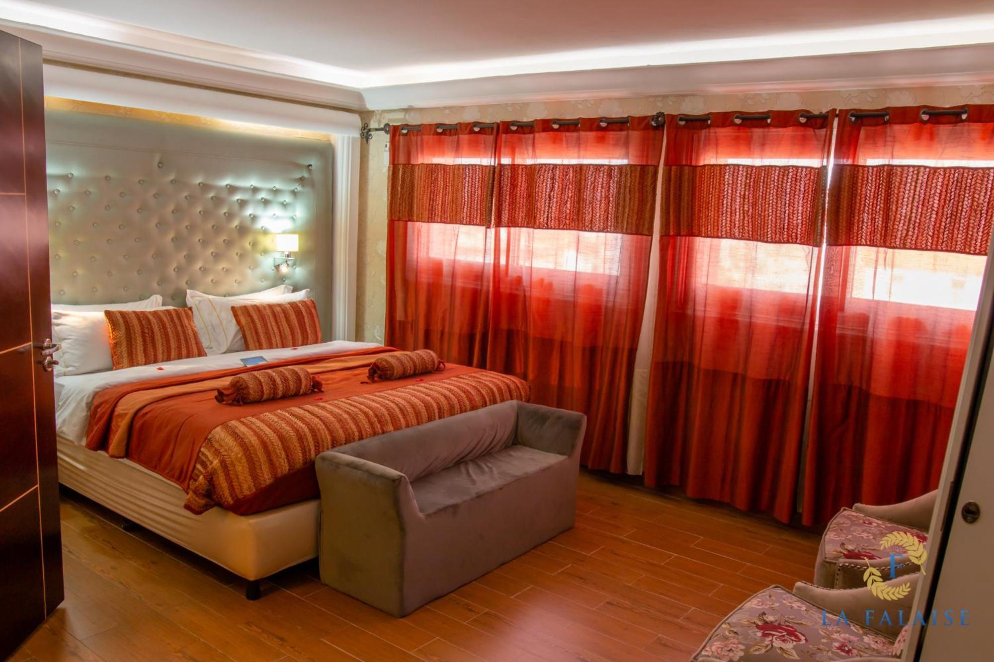 Hotel Residence La Falaise Douala Bagian luar foto