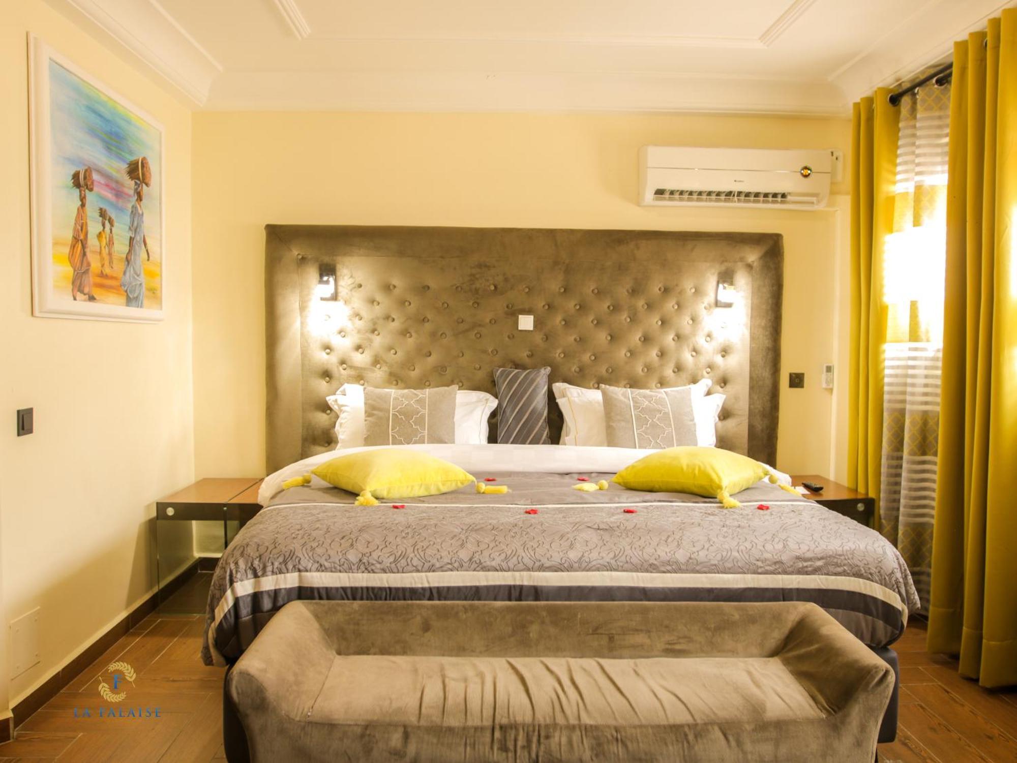 Hotel Residence La Falaise Douala Bagian luar foto