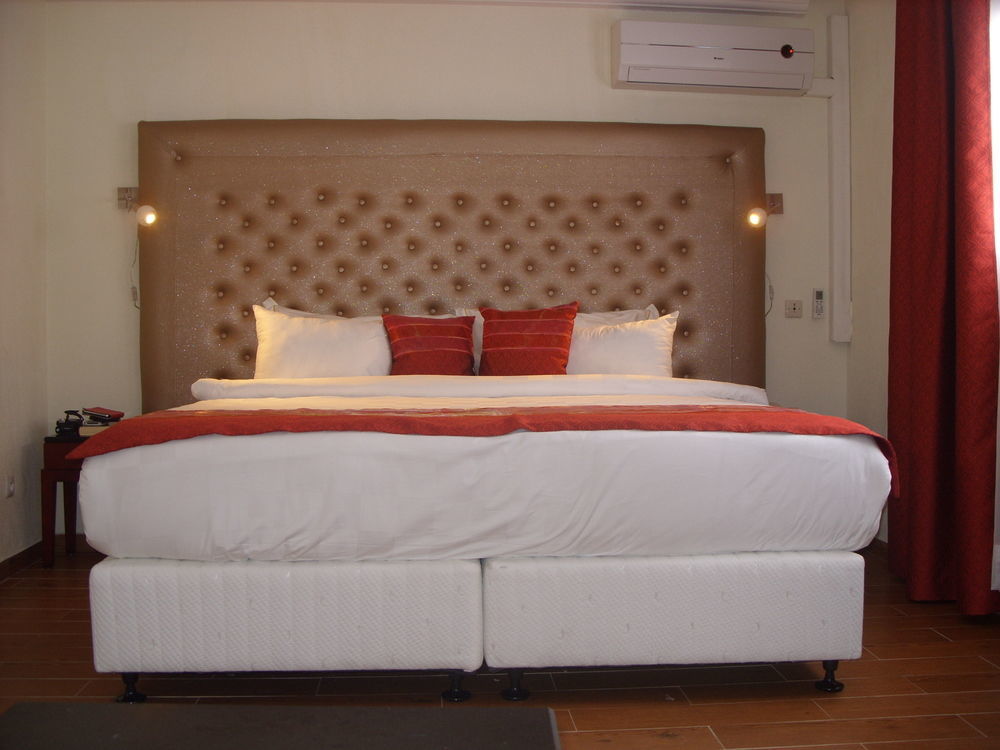 Hotel Residence La Falaise Douala Bagian luar foto