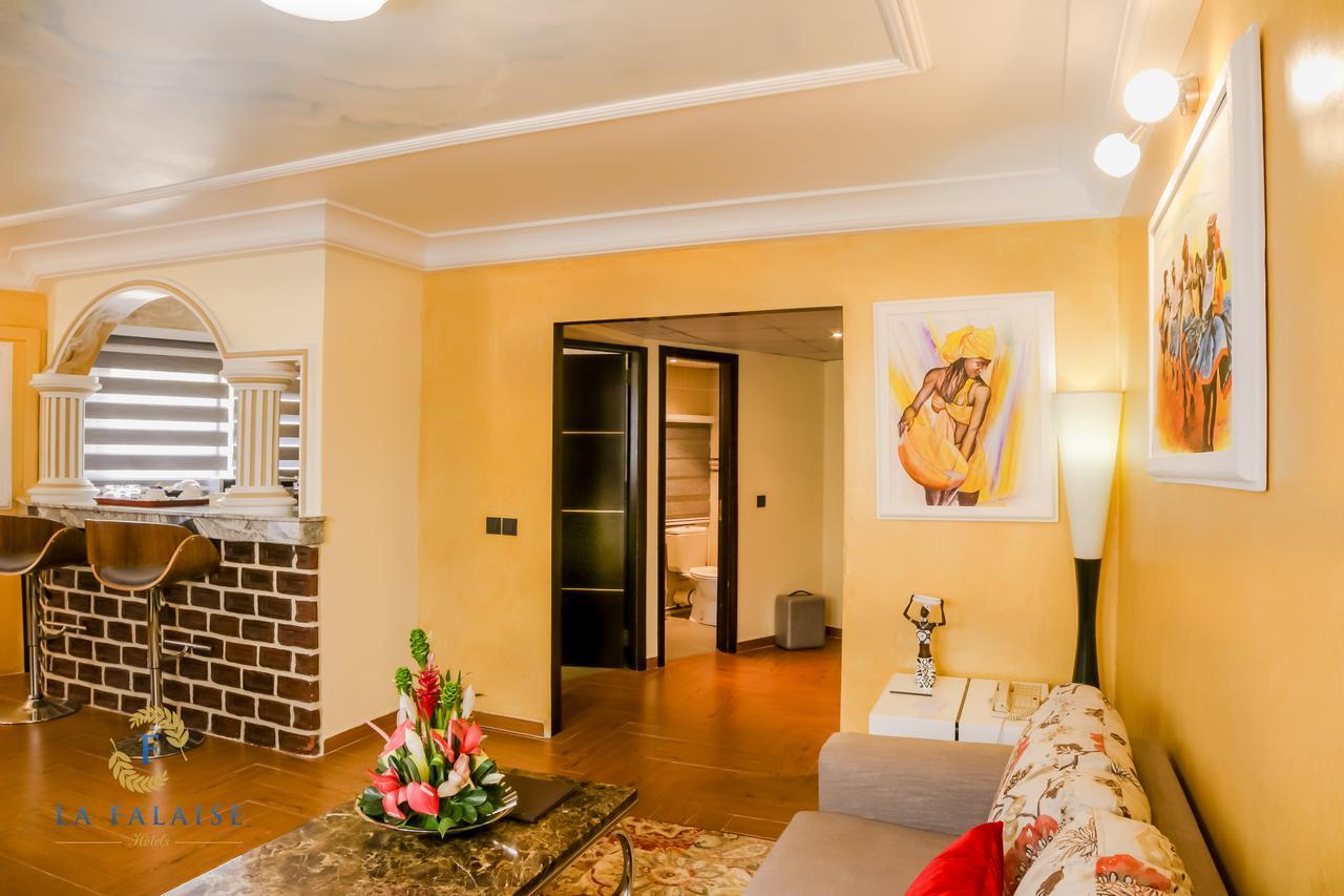 Hotel Residence La Falaise Douala Bagian luar foto