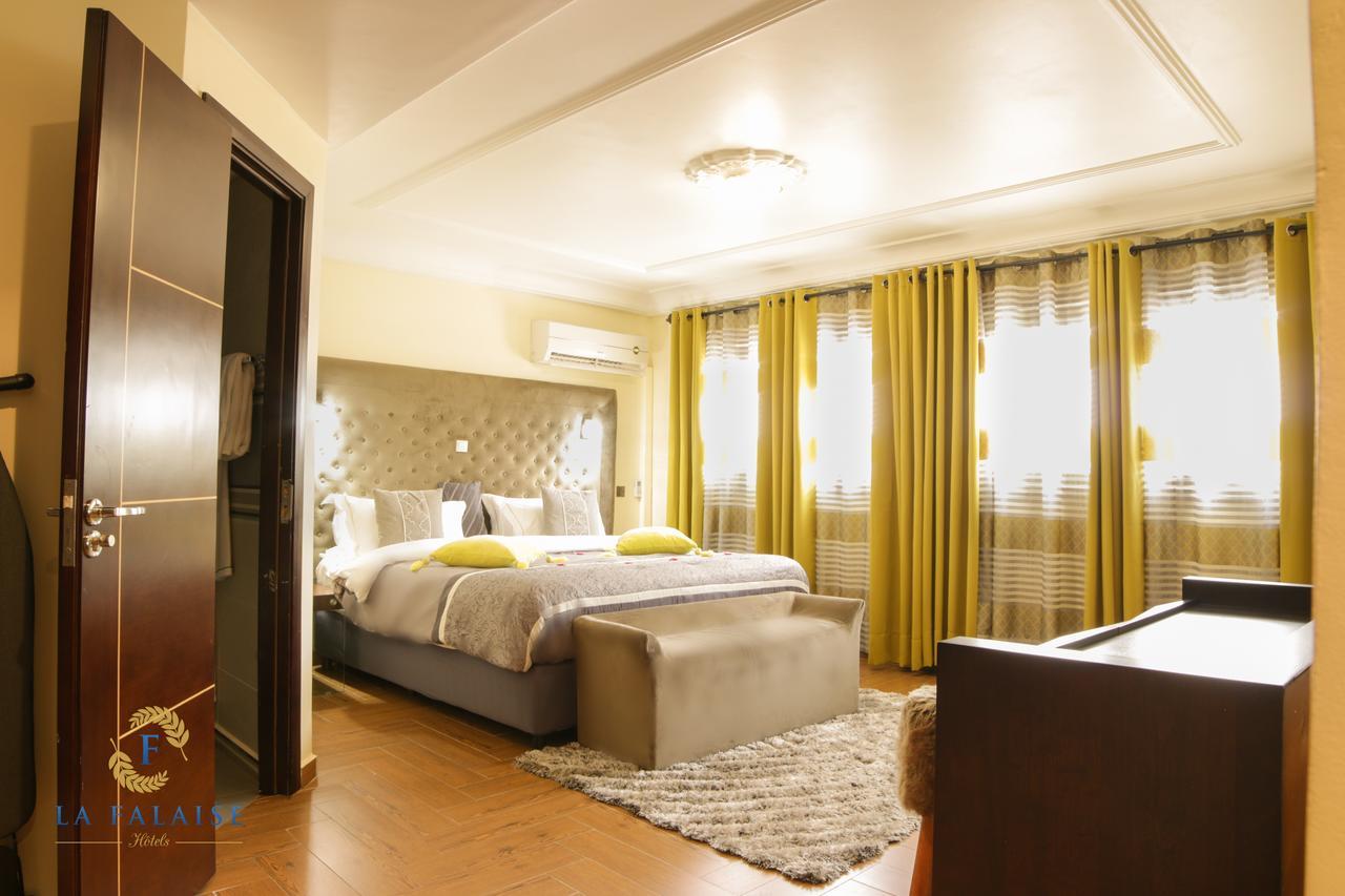 Hotel Residence La Falaise Douala Bagian luar foto