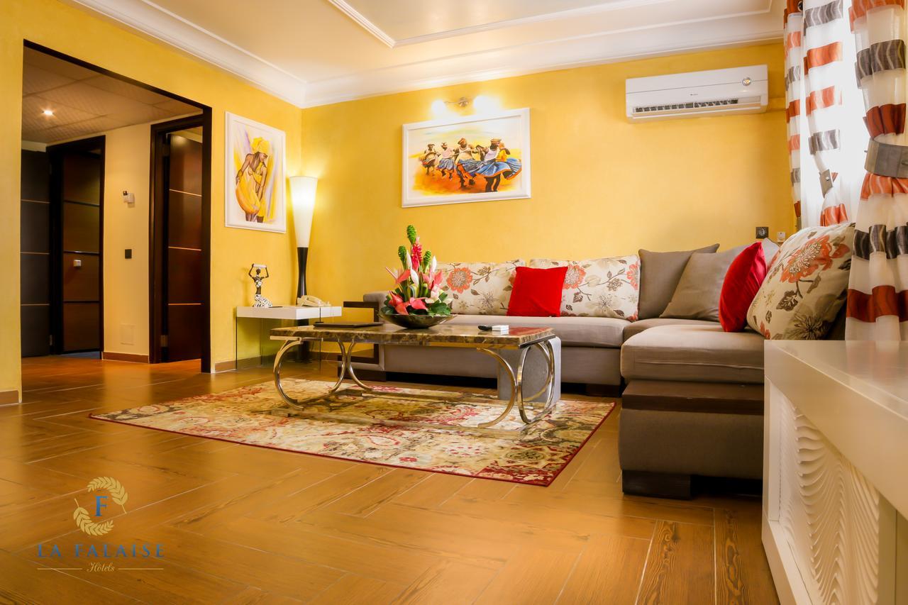 Hotel Residence La Falaise Douala Bagian luar foto