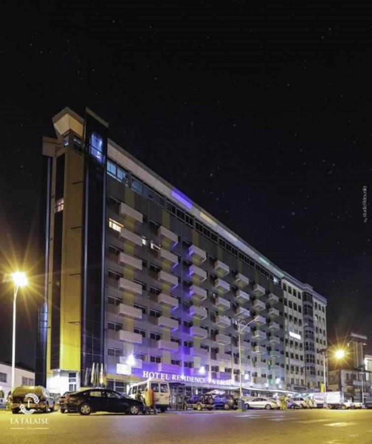 Hotel Residence La Falaise Douala Bagian luar foto