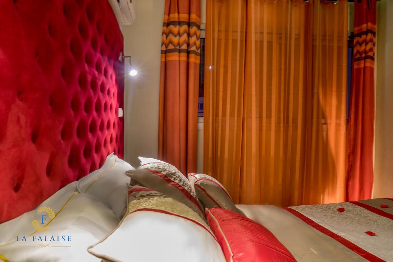 Hotel Residence La Falaise Douala Bagian luar foto