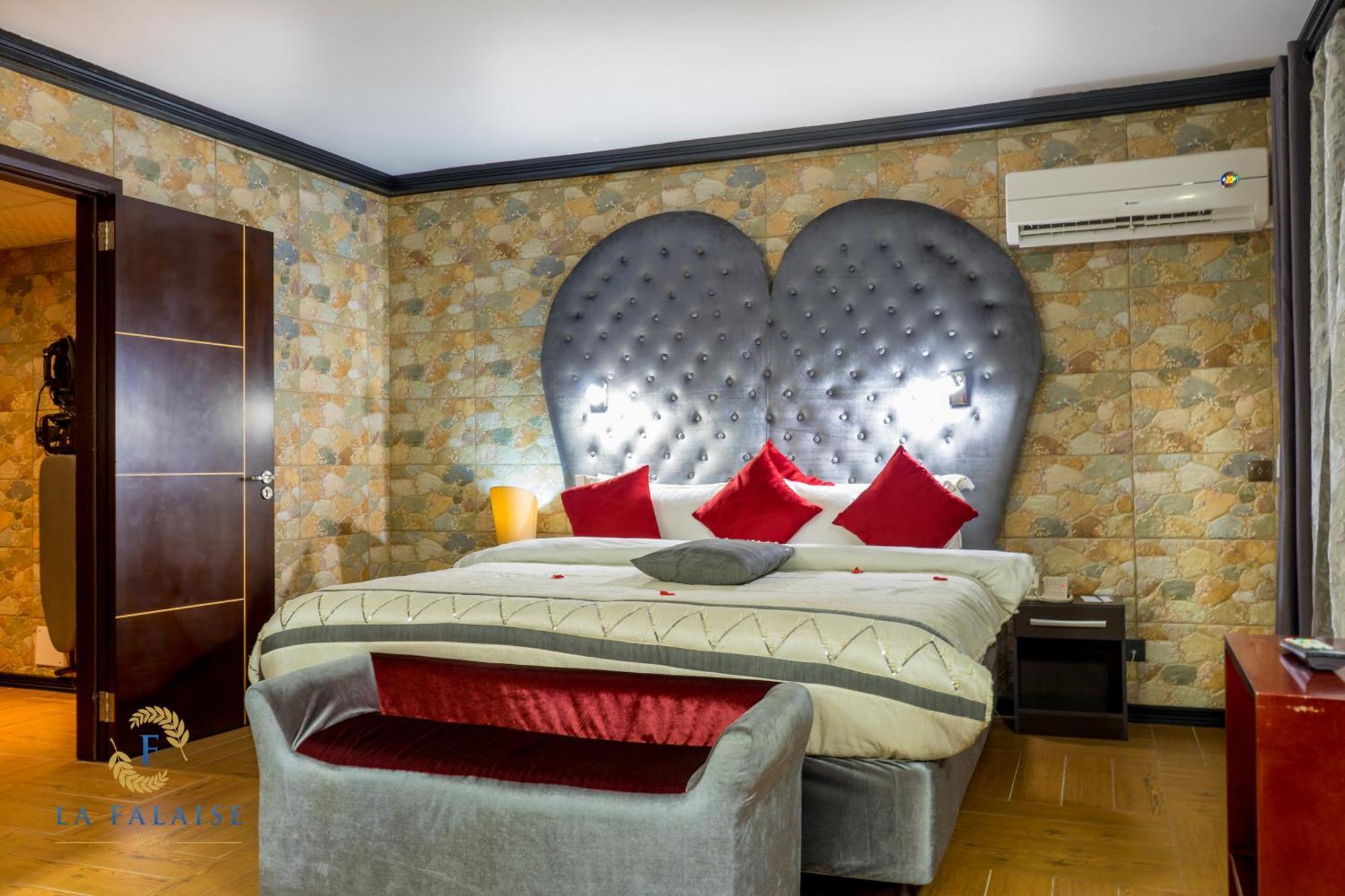 Hotel Residence La Falaise Douala Bagian luar foto