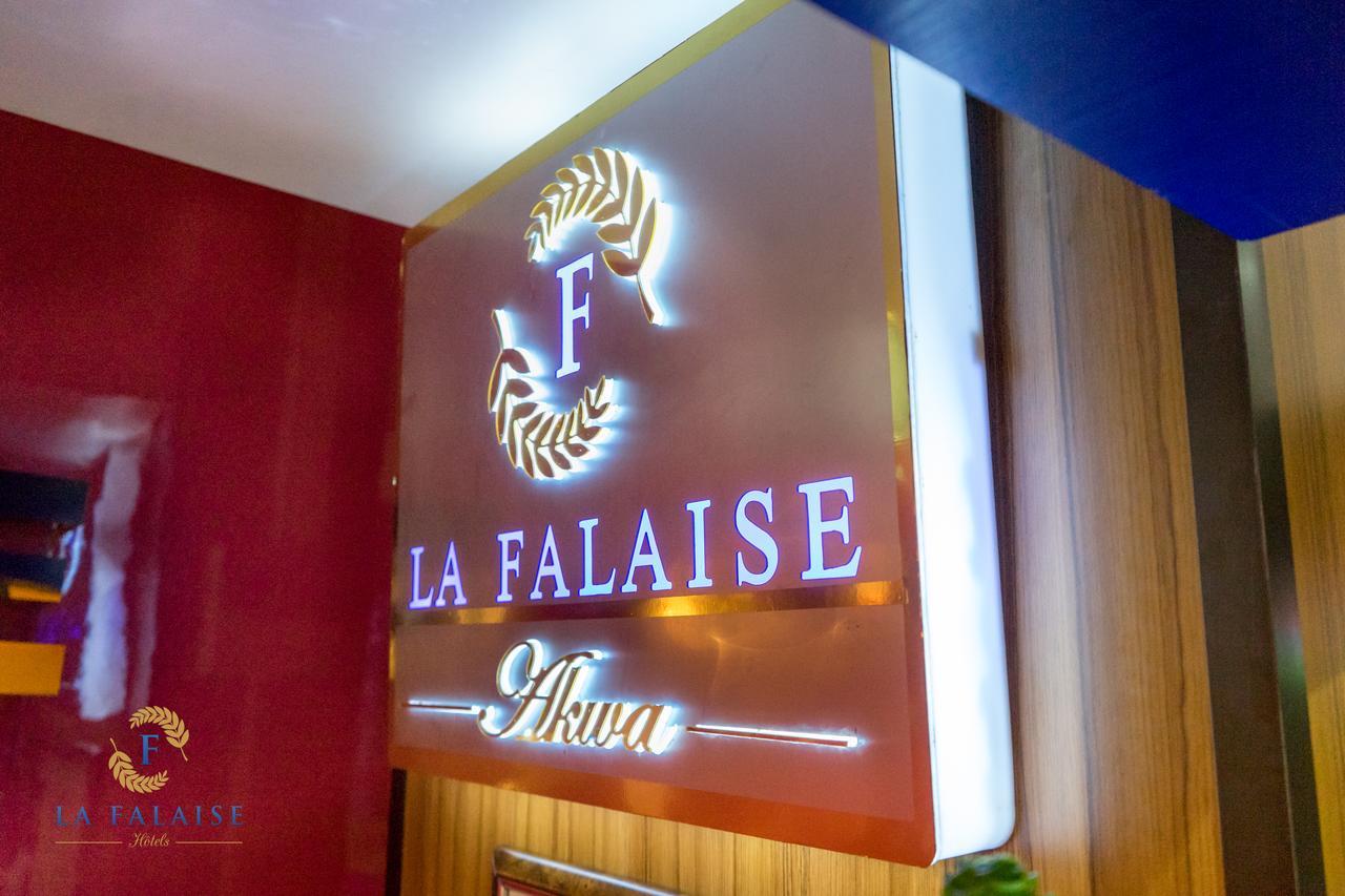 Hotel Residence La Falaise Douala Bagian luar foto