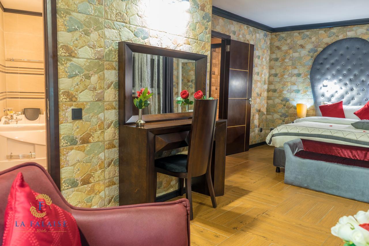 Hotel Residence La Falaise Douala Bagian luar foto